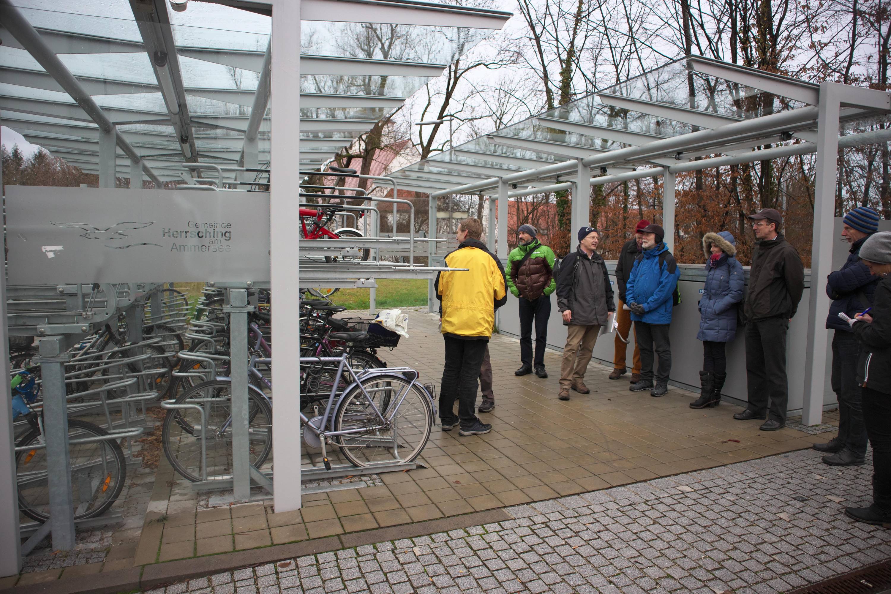 "FahrradAbstellanlage entspannt Parklage" Tutzing Vor