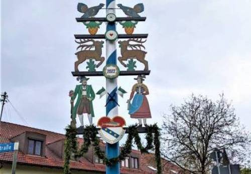 Maibaum-U-ering.jpg