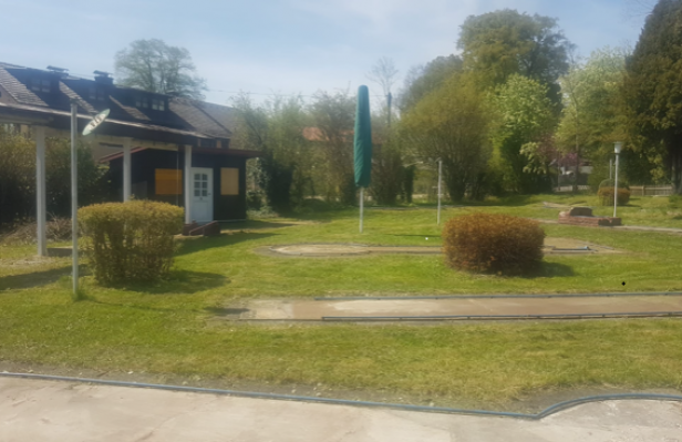 Minigolf1-Schuster.png
