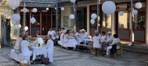 230714_DinnerinWeiss_RN01.jpg