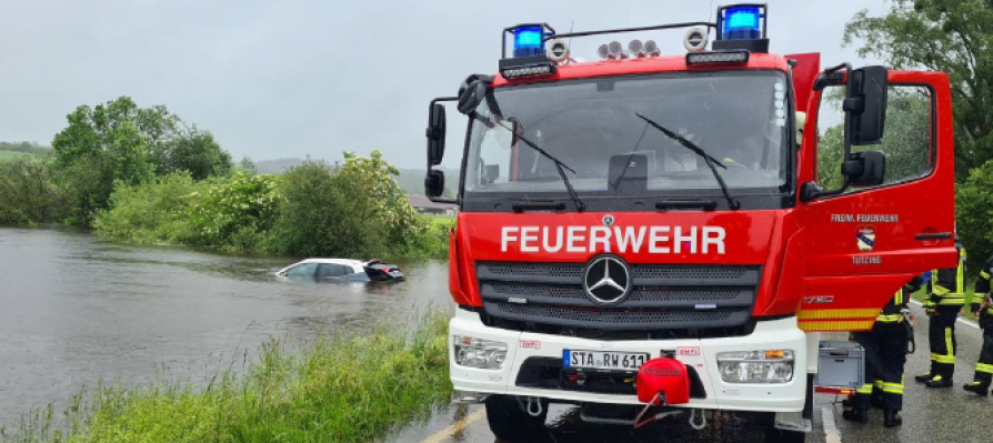 Jahresbericht25-Wiese-Auto.png
