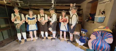 Guggerhof-Figuren-.jpg